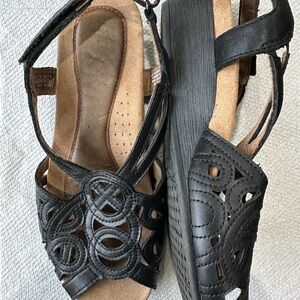 Cobb Hill by New Balance Black Leather Sandals